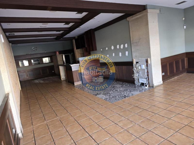 Foto e847dbe2-ae52-41c8-95e2-af8413d0fc26. Local comercial cafeteria con salida de humos y licencia de actividad en Vigo