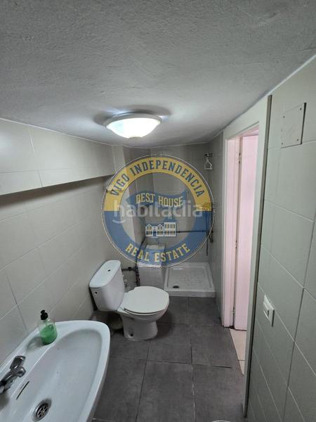 Foto ecc0b2d2-713c-4257-9bf0-43d023172265. Local comercial cafeteria con salida de humos y licencia de actividad en Vigo