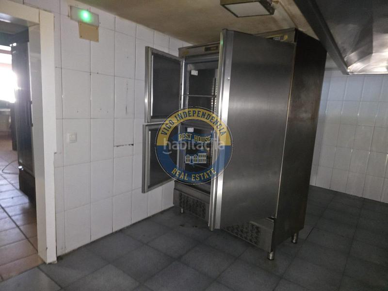 Foto f6db6405-37e1-41f2-96d9-d708e8f45574. Local comercial cafeteria con salida de humos y licencia de actividad en Vigo