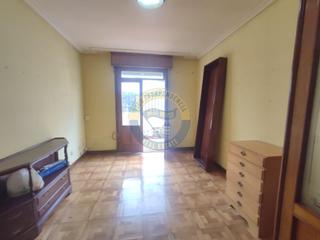 Piso  Ecuador. Oportunidad en el centro de vigo! piso de 4 dormitorios muy sole