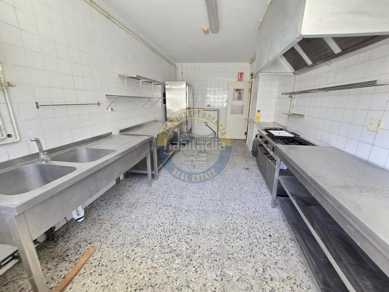 Foto 58dfb823-0afb-452b-8c09-17b026675102. Location local commercial dans Camelias - Pi y Margall Vigo