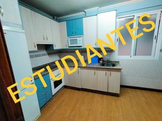 Location Appartement  Calle camilo jose cela. Estudiantes, pisazo de 4 dormitorios en la zona de peritos