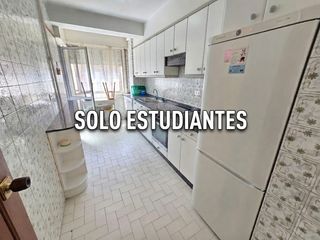 Location Appartement  Calle menendez pelayo. Estudiantes, piso de 3 dormitorios con consumos incluidos, proxi