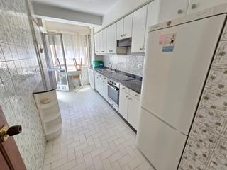 Location Appartement  Calle menendez pelayo. Estudiantes, piso de 3 dormitorios con consumos incluidos, proxi