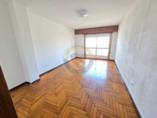Location Appartement  Calle pintor colmeiro. Luminoso piso sin amueblar