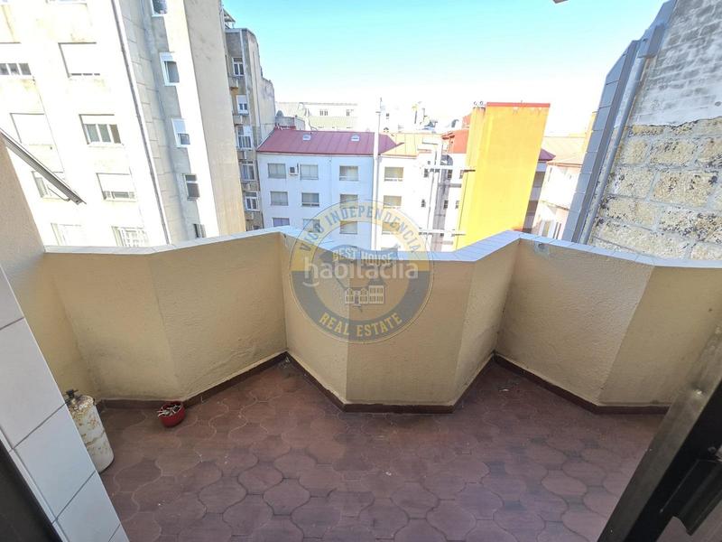 Foto d743789c-7c12-4ea9-9c5b-3b0ad993f2c6. Location bureau avec chauffage dans Centro - Areal Vigo