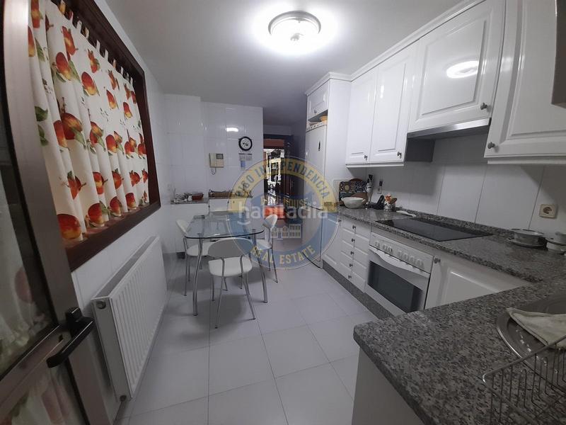 Foto a6861af3-be80-460a-afea-4d0f196009ea. Pis amb calefacció aparcament a O Castro Vigo