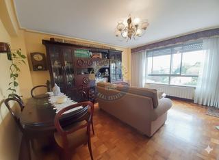 Appartement à O Castro. Gran piso con garaje, bodega y vistas despejadas junto a plaza d