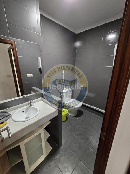 Foto bd029ad0-4793-4461-ac5a-e0b373c4bc2e. Location local commercial dans O Castro Vigo