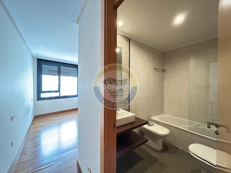 Foto 0ac9ce0b-077a-42c5-a88c-e5b9a533d26f. Apartament amb calefacció aparcament a O Castro Vigo
