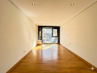 Appartement  Avenida hispanidade. Luminoso apartamento de 2 dormitorios con garaje y bodega