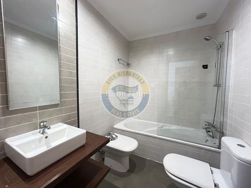 Foto 63f01b81-ceb8-4b5a-af51-1f3d8cc8c2f6. Apartament amb calefacció aparcament a O Castro Vigo