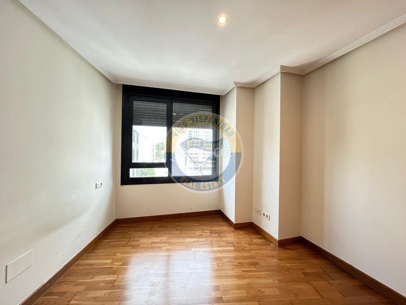 Foto f3bfeb44-3bdd-4a9f-83e0-ac5845f6a90e. Apartament amb calefacció aparcament a O Castro Vigo