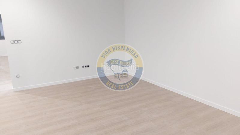 Foto 2f97c9a2-2d25-49e3-b3ad-e5f69d1e8b87. Piano terra con riscaldamento in O Castro Vigo