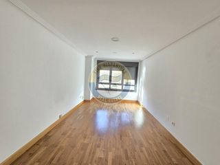 Location Appartement  Miradoiro. Apartamento seminuevo de dos dormitorios con garaje y bodega