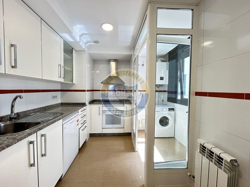 Foto 2ad8df09-e6a8-4ceb-b935-7fb4dc7e7f88. Apartament amb calefacció aparcament a O Castro Vigo