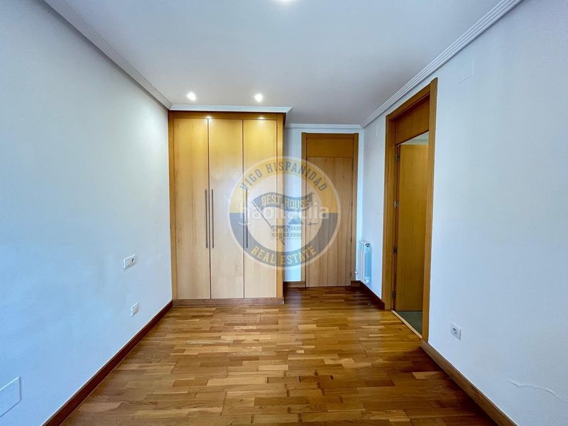 Foto 943e15fa-1bce-4324-b892-d80b0c35b5a3. Apartament amb calefacció aparcament a O Castro Vigo
