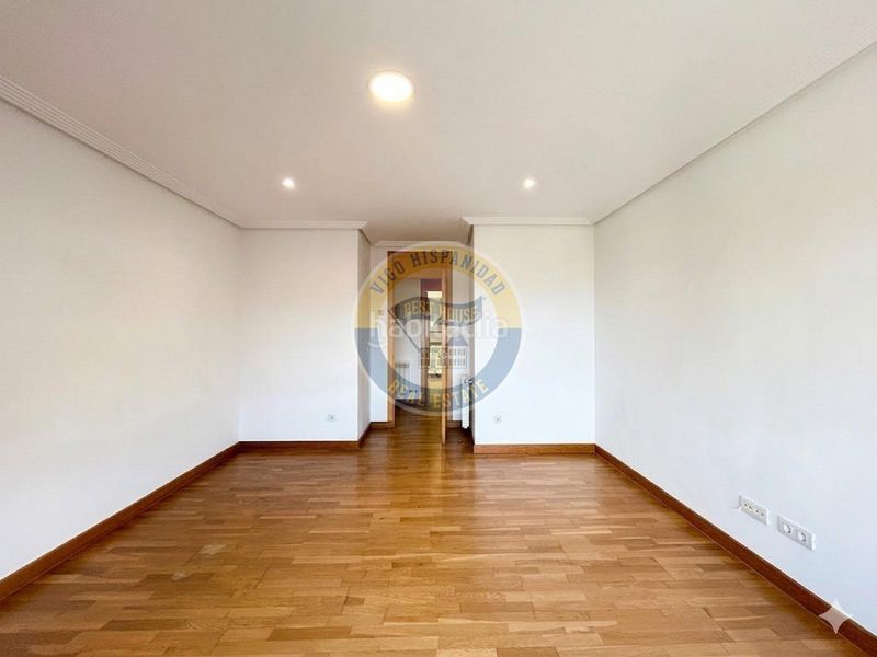 Foto ee5f63eb-6f5a-4d83-b52c-0e702b9f320a. Apartament amb calefacció aparcament a O Castro Vigo