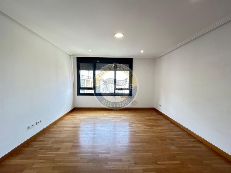 Foto f98210dc-b91a-434e-981d-d781a8a8a9e3. Apartament amb calefacció aparcament a O Castro Vigo