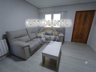 Location Appartement  Calle manuel de castro. Piso de estudiantes  de 4 dormitorios próximo a citroen y cerca