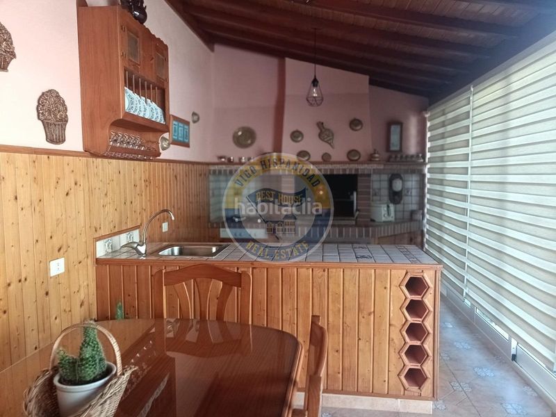 Foto 0236b30b-4ff9-4f02-918f-963e084f1dc8. Casa adossada amb calefacció aparcament piscina a Vigo