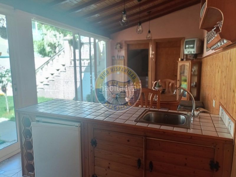 Foto 057a7c5f-eb03-4493-9dea-b9684479f8df. Casa adossada amb calefacció aparcament piscina a Vigo