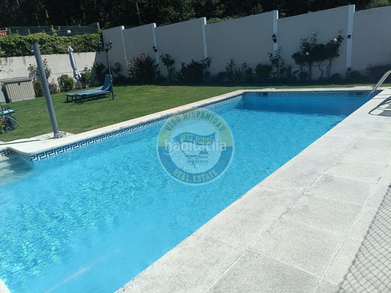 Foto 05e1e5c9-e925-4fb1-9c8f-ddbae76830c2. Casa adossada amb calefacció aparcament piscina a Vigo