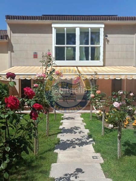 Foto 07c725b6-088c-4939-a162-249ef0b97e09. Casa adossada amb calefacció aparcament piscina a Vigo