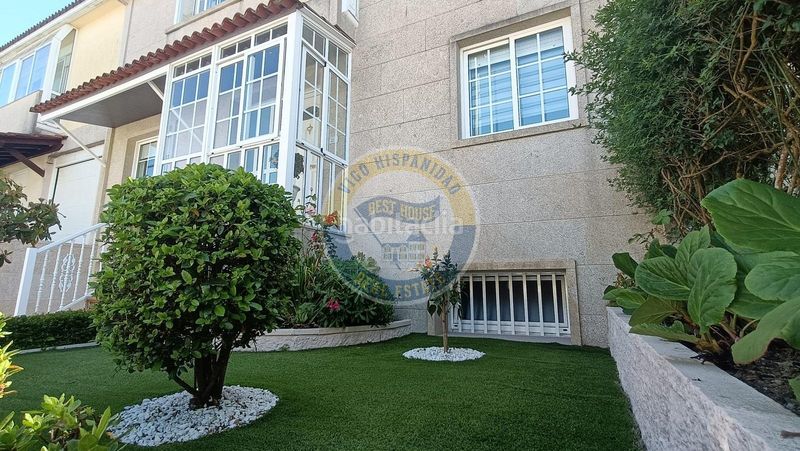 Foto 1f3d099f-caf9-4bfb-9f09-52a116588c86. Casa adossada amb calefacció aparcament piscina a Vigo