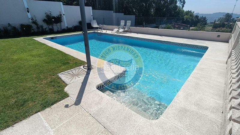 Foto 3e14d47c-8d4e-4acf-984b-8caac1d4f593. Casa adossada amb calefacció aparcament piscina a Vigo