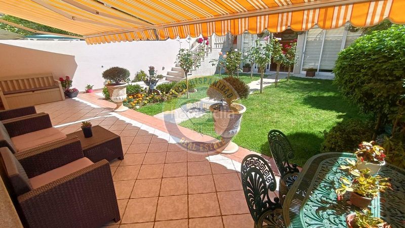 Foto 563ae814-383b-4e0e-91d8-c8759f080c3e. Casa adossada amb calefacció aparcament piscina a Vigo