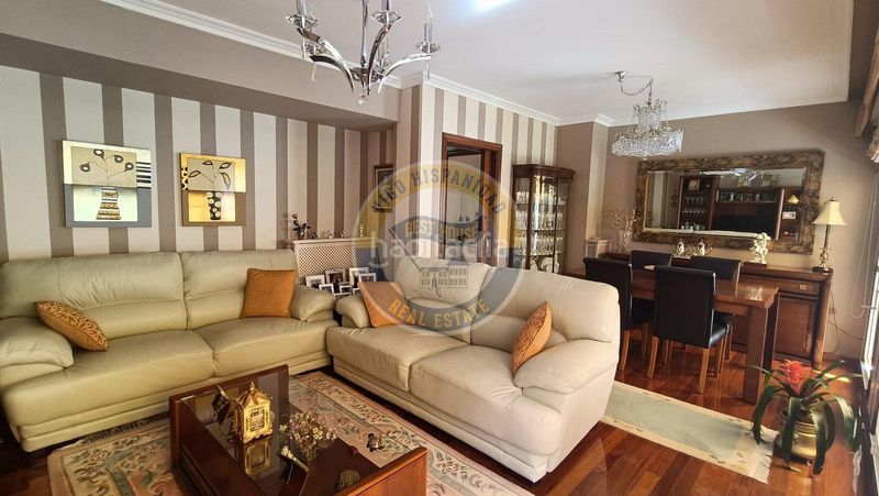 Foto 832e983f-4bd4-4a03-b768-0a51efa78472. Casa adossada amb calefacció aparcament piscina a Vigo
