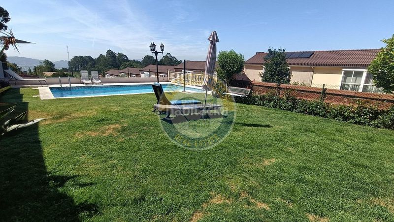 Foto 8d1780c3-fe7e-49e2-a249-33aa2832023e. Casa adossada amb calefacció aparcament piscina a Vigo