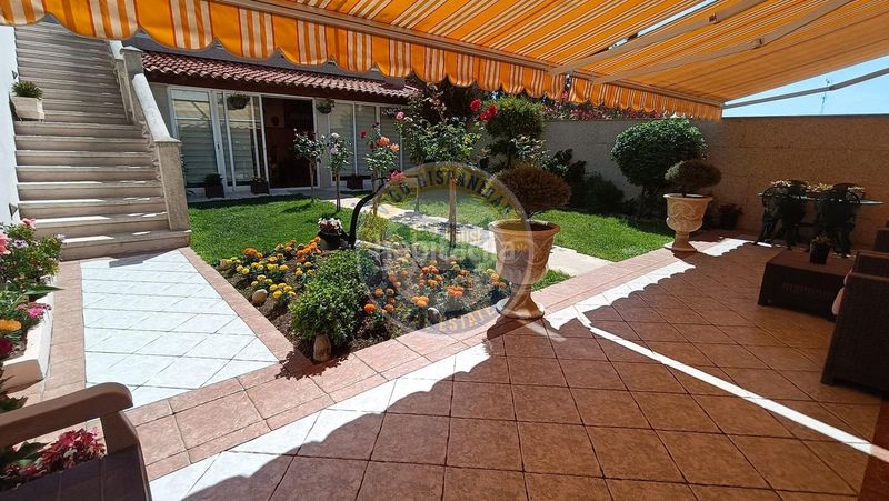 Foto 9b556756-f7b9-4299-8e40-ca51a62bc4a8. Casa adossada amb calefacció aparcament piscina a Vigo