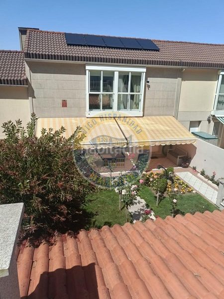 Foto aab7bd6a-770c-4b7e-9f93-b2225273ce3a. Casa adossada amb calefacció aparcament piscina a Vigo