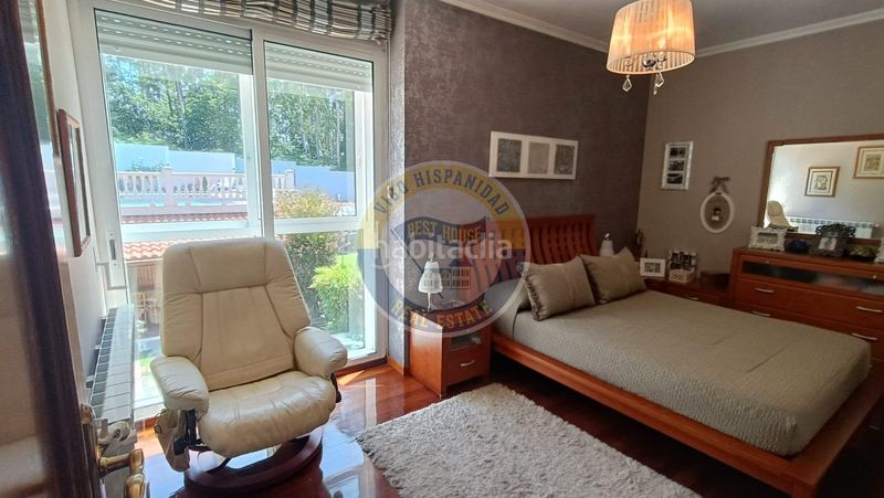 Foto b3451a2e-1f15-482a-a703-90e869e1a593. Casa adossada amb calefacció aparcament piscina a Vigo