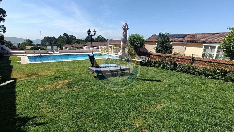 Foto b515937b-d313-407e-9e93-7ea1d8369b7f. Casa adossada amb calefacció aparcament piscina a Vigo