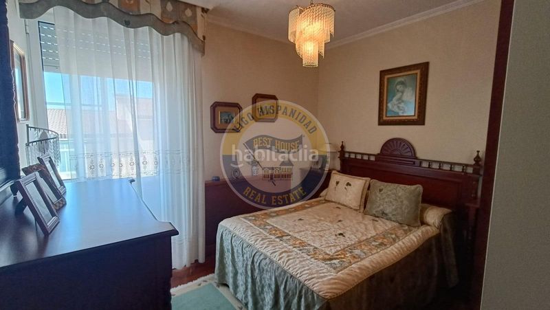 Foto c554ccdc-d5e3-4b2b-be15-2d793f27b867. Casa adossada amb calefacció aparcament piscina a Vigo