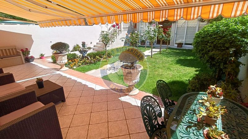 Foto c6e4f581-46a0-43a7-b1a4-24c659e9fcc8. Casa adossada amb calefacció aparcament piscina a Vigo