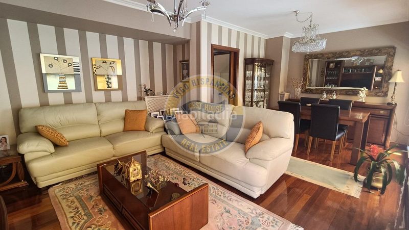 Foto de5cea2a-6862-4399-8eaa-83f10826f6bc. Casa adossada amb calefacció aparcament piscina a Vigo