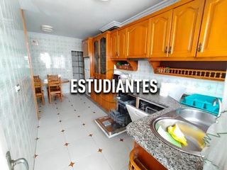 Location Appartement à As Travesas - Balaidos. Estudiantes, pisazo de 4 dormitorios proximo a plaza amércia