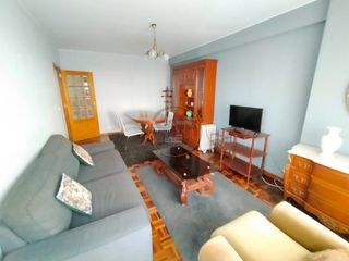 Lloguer Pis  Calle travesia de vigo. Piso de  3 dormitorios, en el entorno de travesia de vigo