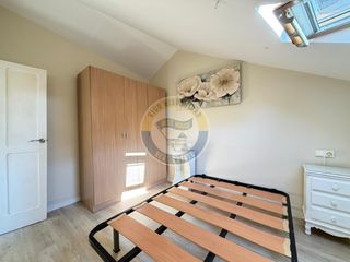 Alquiler Apartamento en O Castro. Pequeño ático amueblado.