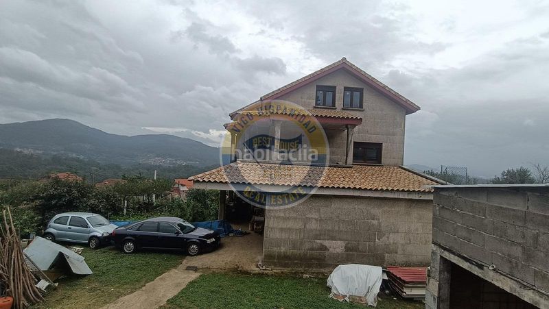 Foto 1651b6b1-308e-457a-938b-7d8160da2944. Xalet amb aparcament a Mos