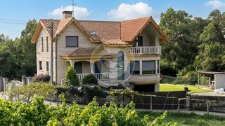 Chalet in Bembrive. Chalet de piedra independiente
