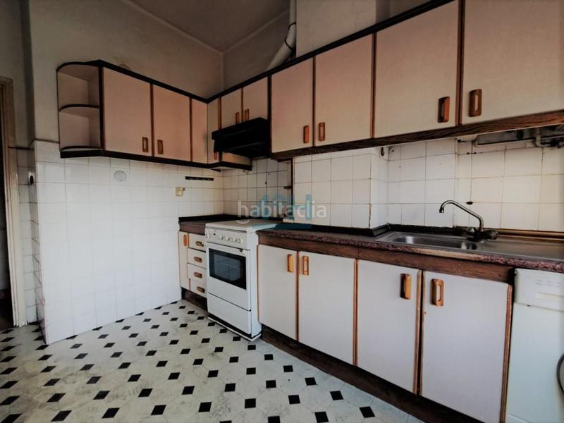 Foto d76b0b2a-dac0-4be0-9d51-98a763ca2210. Edificio in Couto Ourense