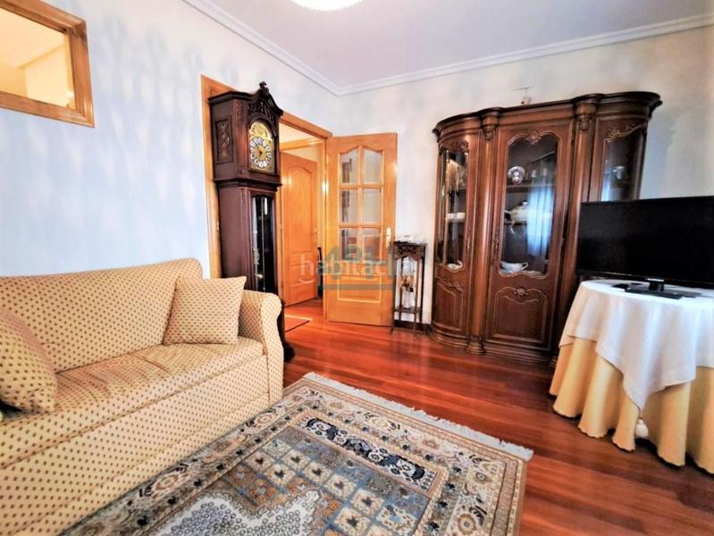 Foto f17a66c7-ad88-4f5e-be88-621015a67060. Edificio in Couto Ourense