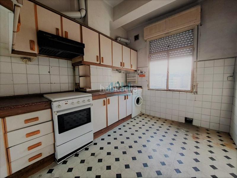 Foto 644a96a2-2248-4667-aa95-d3adcf511091. Edificio en Couto Ourense