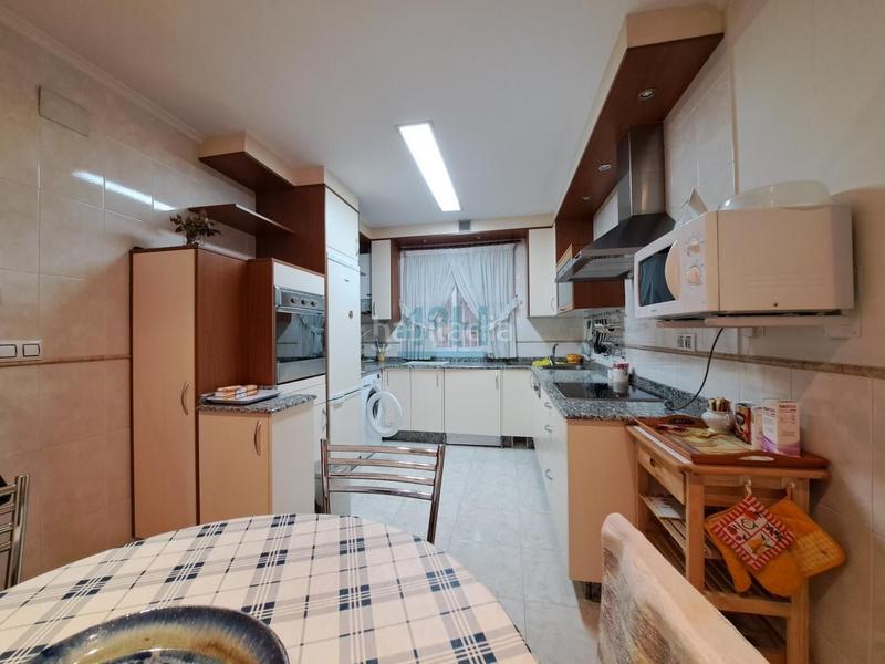 Foto b8dc883f-ccb4-496a-9030-0917c9c9cc7f. Edificio en Couto Ourense