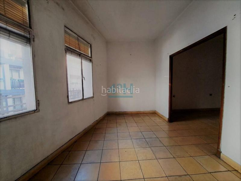 Foto f095efdc-4ded-42d7-9ec3-a4f251e99755. Edificio en Couto Ourense